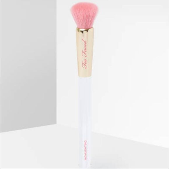 Too Faced Diamond Lights Crystal Handle Highlighter Brush - Picture 3 of 10